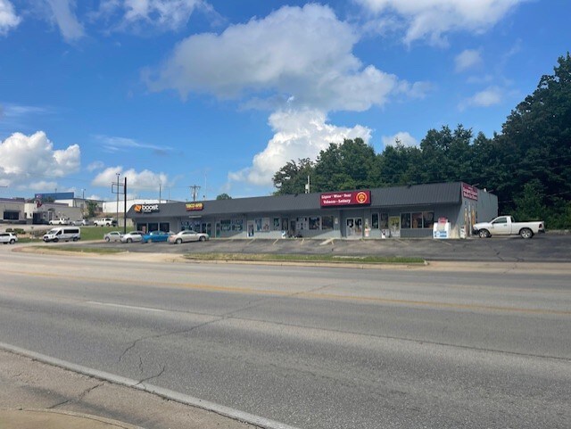 More Photos Of 200 S Westwood Blvd, Poplar Bluff Restaurant For Lease