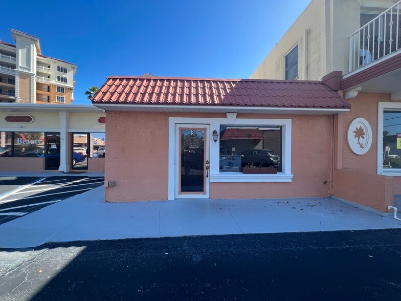 More Photos Of 127 Tampa Ave E, Venice Storefront Retail Office For Sale