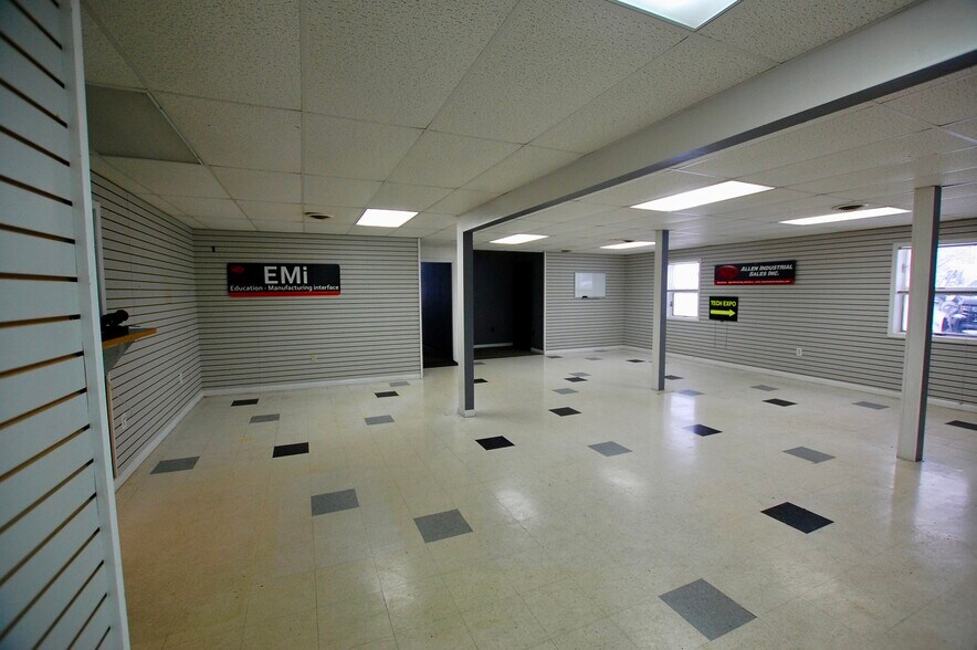 More Photos Of 35 Anderson Ave, Falconer Flex For Sale