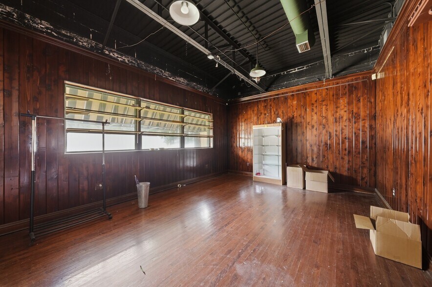 More Photos Of 800 E 31st St, La Grange Park General Retail For Sale
