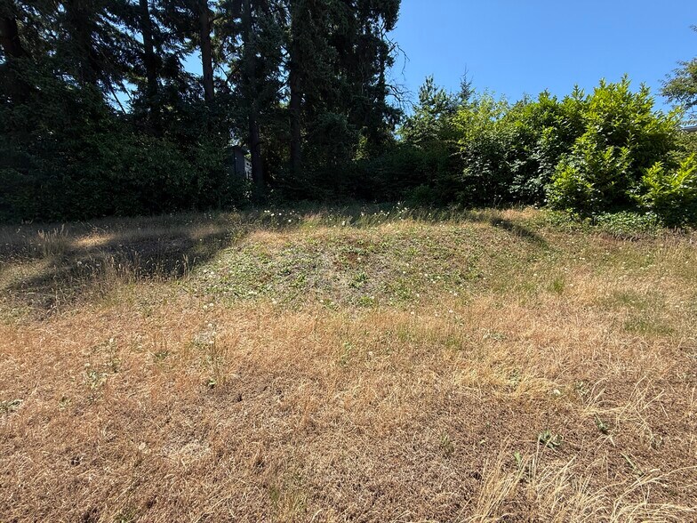 More Photos Of 630 Mary Ave SE, Salem Medical For Sale