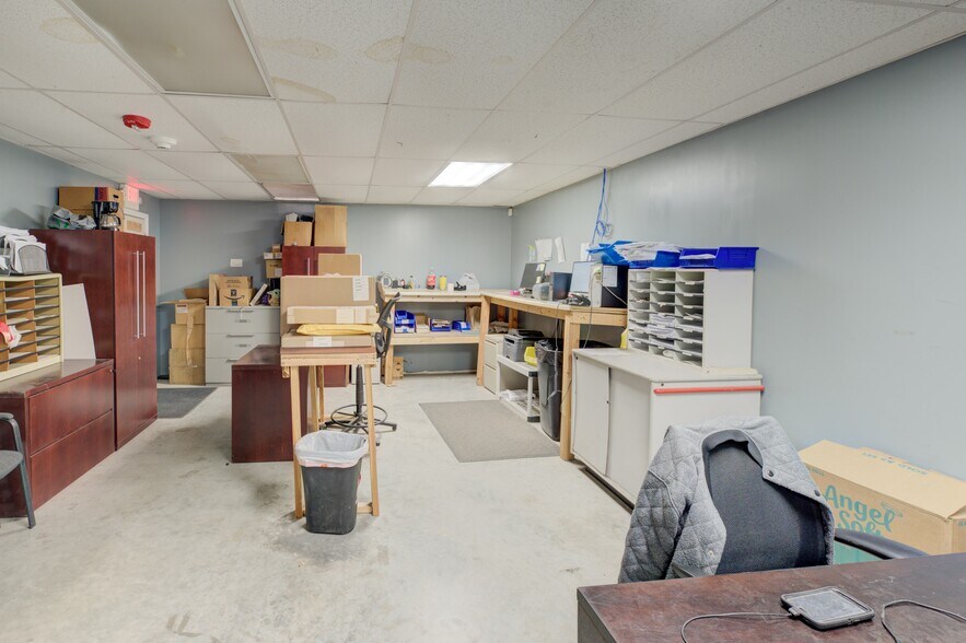 More Photos Of 555 Atwood Ave, Cranston Restaurant For Lease