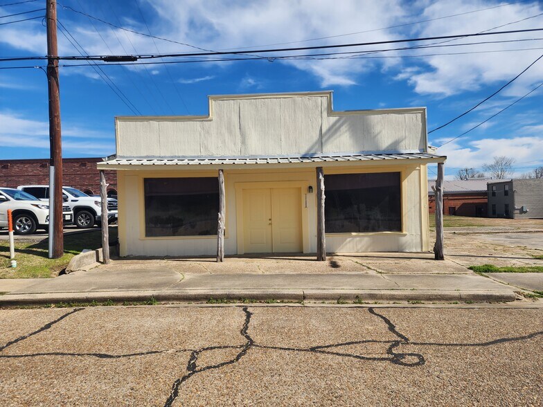 More Photos Of 110 N Zavalla St, Jasper Showroom For Sale