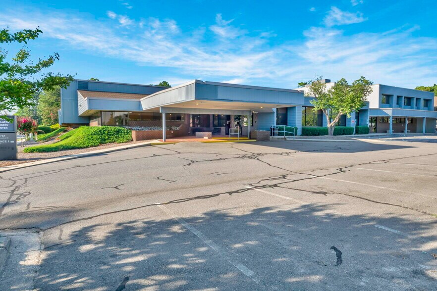 More Photos Of 1767 & 1781 Metromedical Dr, Fayetteville Medical For Sale