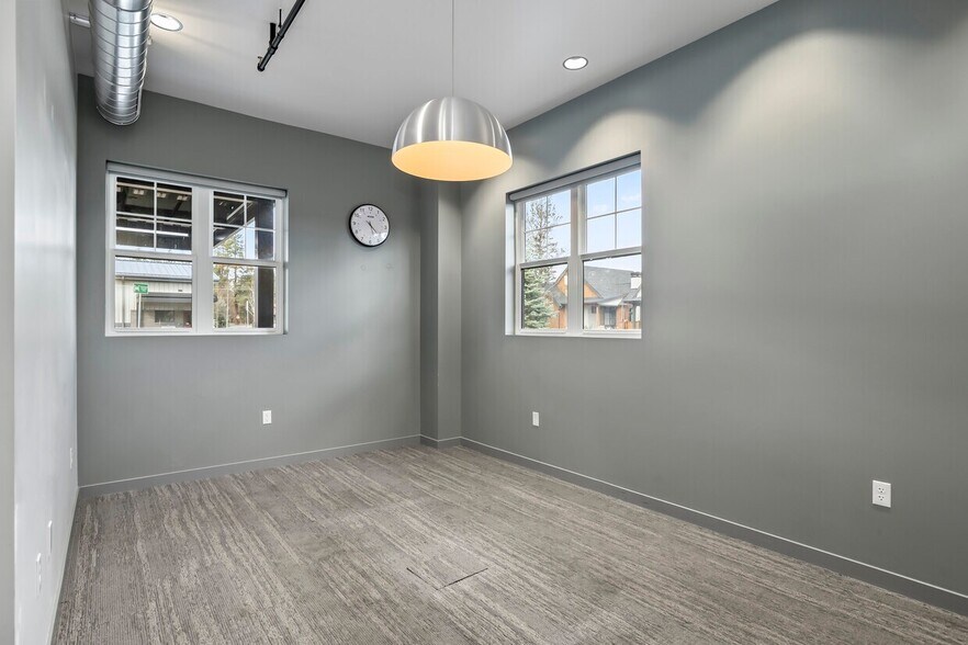 More Photos Of 275-295 W Lundgren Mill Dr, Sisters Food Processing For Sale