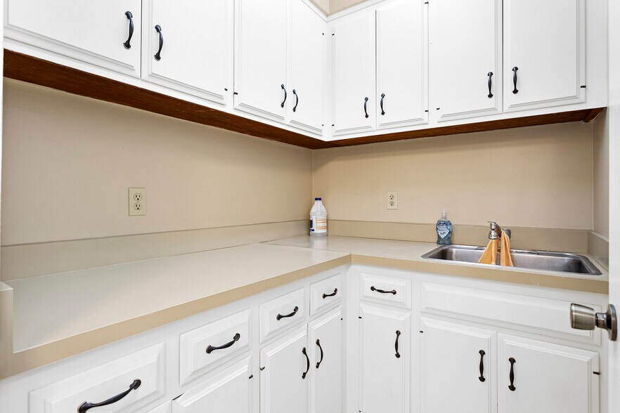 More Photos Of 3231 Waring Ct, Oceanside Medical For Lease