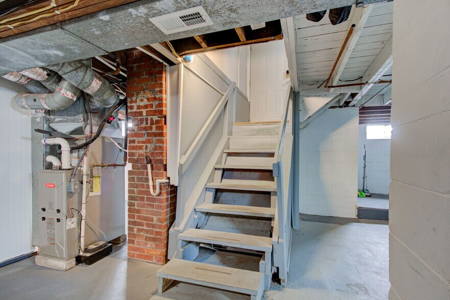 More Photos Of 4451 Old Allisonville Rd, Indianapolis Office For Sale