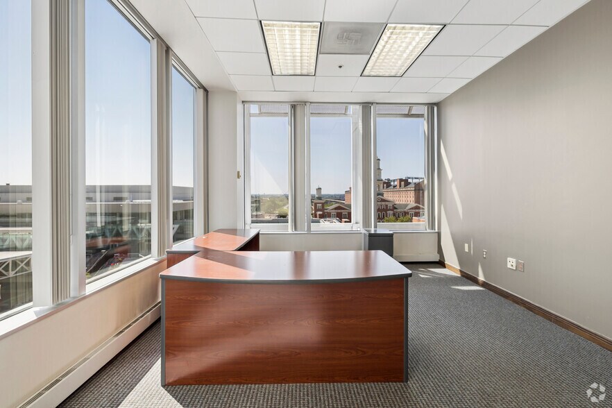 More Photos Of 300 W Pratt St, Baltimore Office For Sale