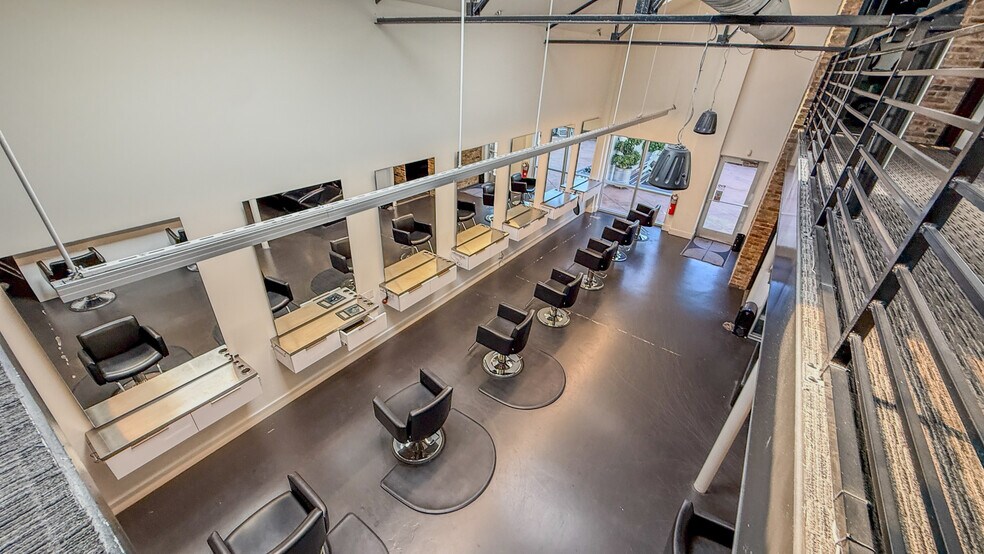 More Photos Of 15 W Main St, Pensacola Office For Sale