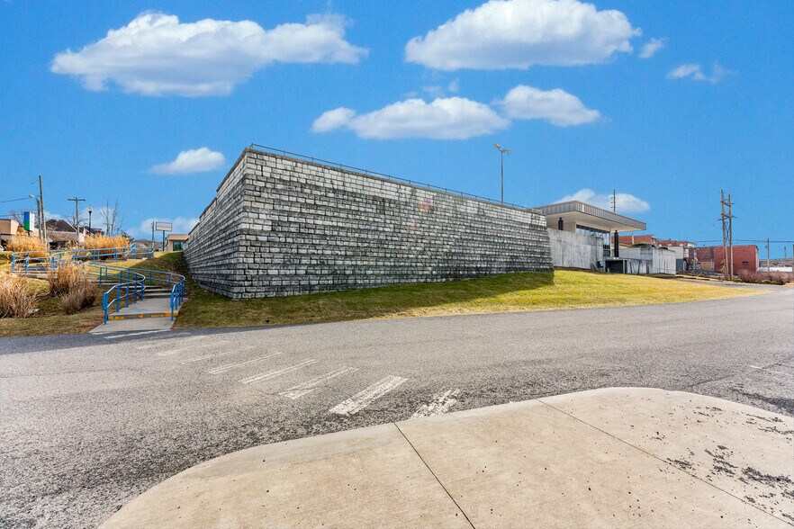 More Photos Of 214 Merchant St, Fairmont Bank For Sale