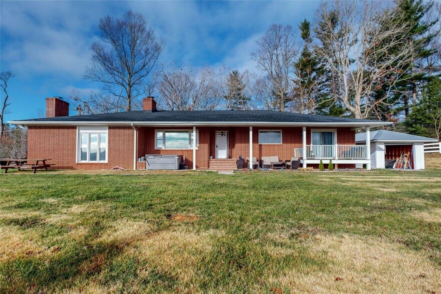 More Photos Of 598 Miles View Dr, Mills River Warehouse For Sale