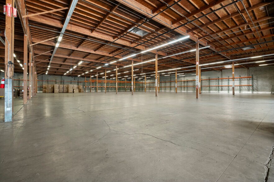 More Photos Of 430 Valley Dr, Brisbane Warehouse For Lease