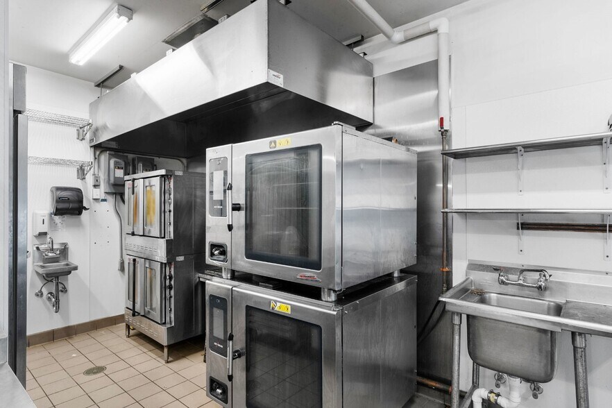 More Photos Of 261 Tinker St, Woodstock Restaurant For Sale