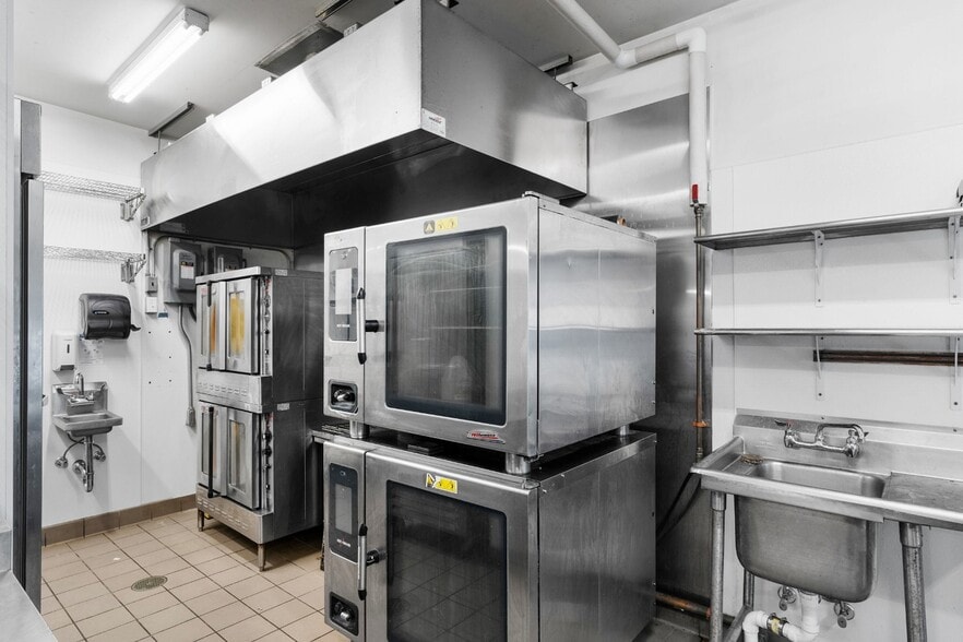 More Photos Of 261 Tinker St, Woodstock Restaurant For Sale