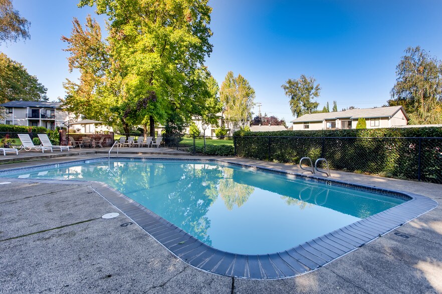 More Photos Of 10650 SW 121st Ave, Tigard Apartments For Sale