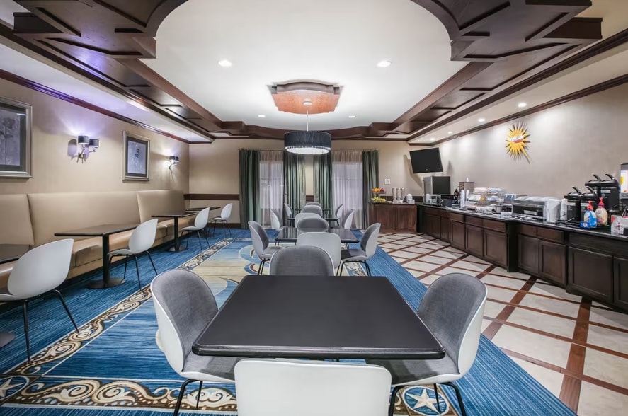 More Photos Of 431 Airport Fwy, Euless Hospitality For Sale