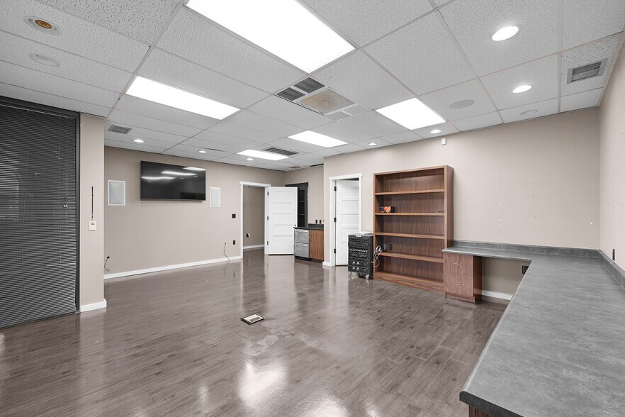 More Photos Of 57 Directors Row, Jackson Office For Sale