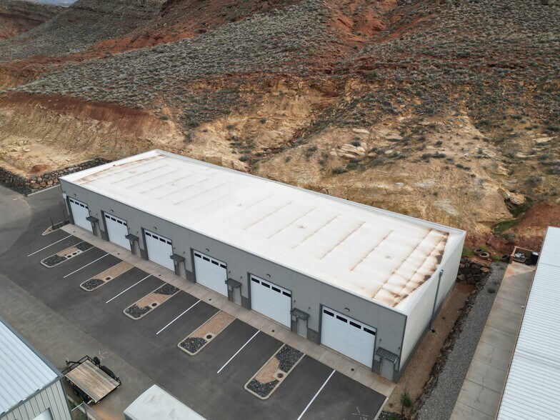 More Photos Of 448 Commerce Dr, Hurricane Warehouse For Sale