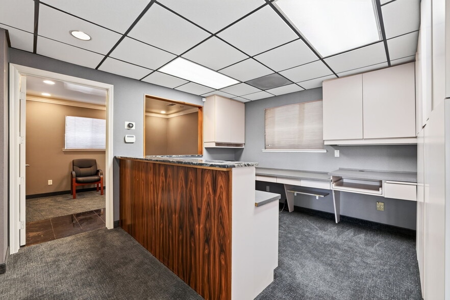 More Photos Of 1870 Avondale Ave, Sacramento Medical For Sale