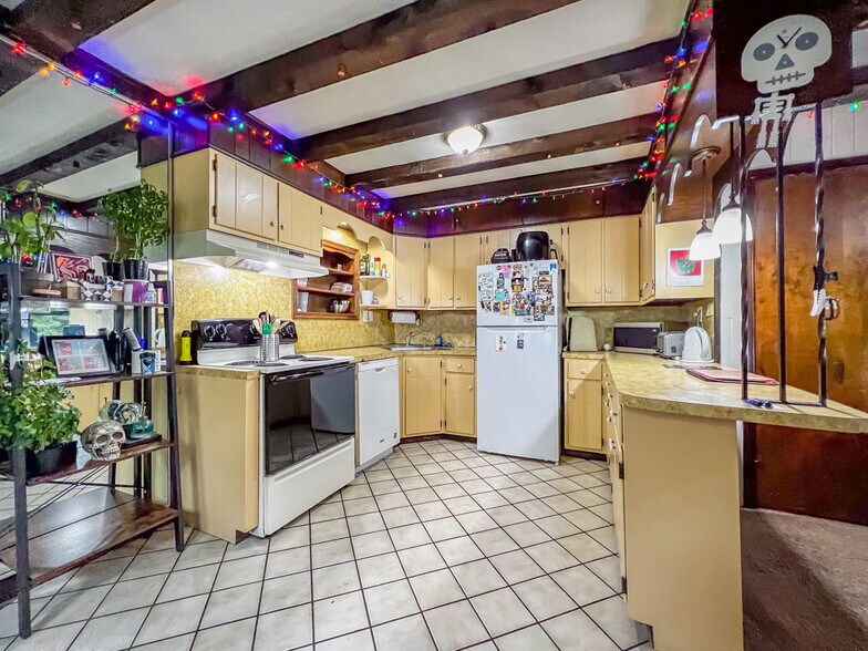 More Photos Of 100 W Maple Ave, Langhorne Restaurant For Sale