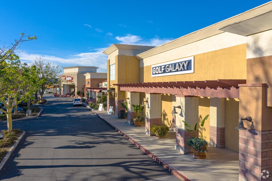 More Photos Of 257-325 N Rosemead Blvd, Pasadena Unknown For Lease