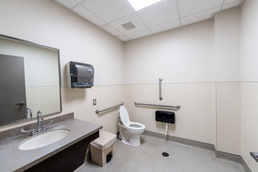 More Photos Of 149 Piper Ln, Georgetown Industrial For Lease