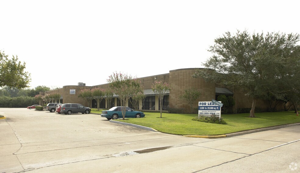 More Photos Of 15660 W Hardy Rd, Houston Unknown For Lease