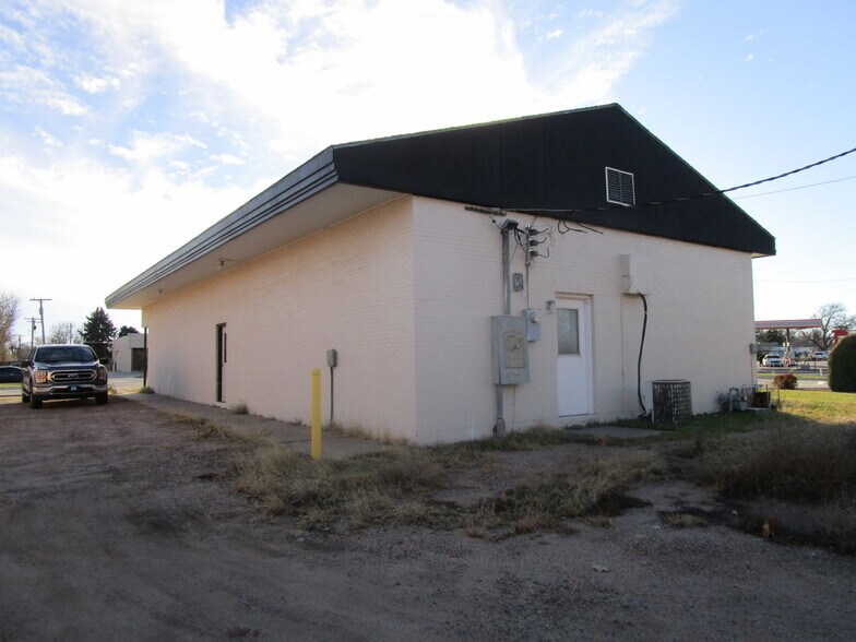 More Photos Of 605 E Kansas Ave, Garden City Office For Sale
