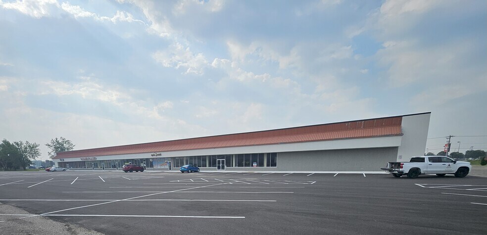 More Photos Of 1605 1st St S, Willmar Storefront For Lease