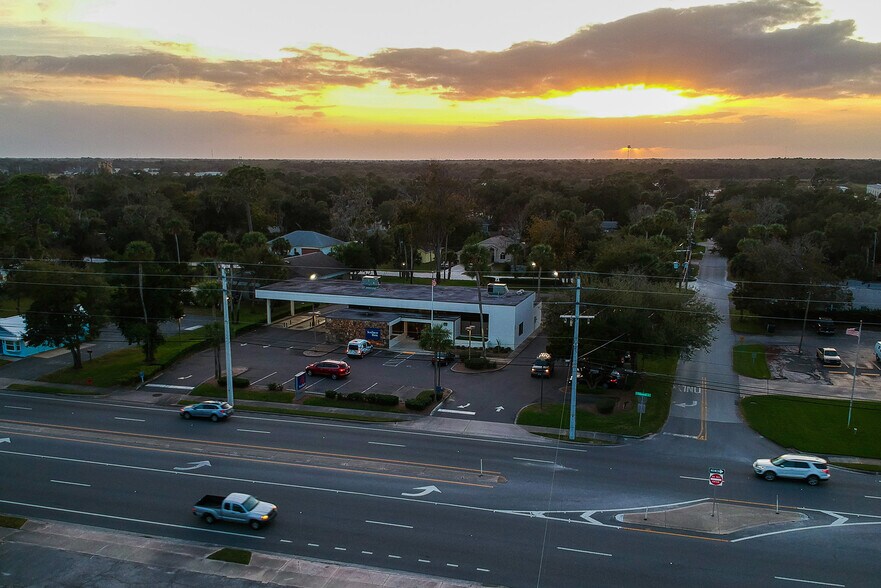 More Photos Of 512 N Ridgewood Ave, Edgewater Bank For Lease