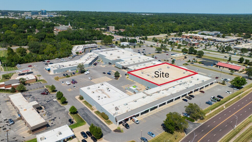 More Photos Of 10360 Metcalf Ave, Overland Park Unknown For Lease