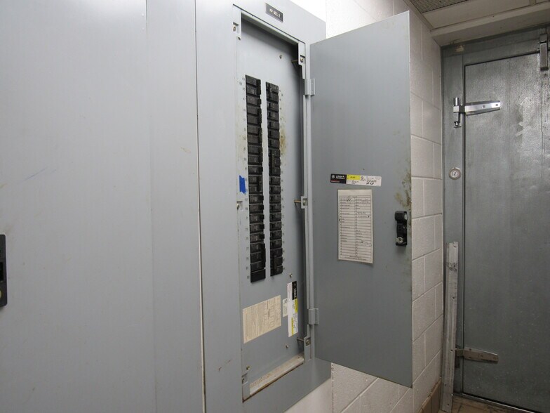 More Photos Of 150 W Dubois Ave, Dubois General Retail For Lease