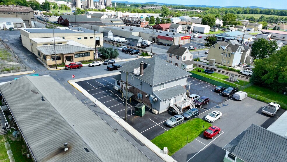 More Photos Of 550 S Main St, Nazareth General Retail For Sale