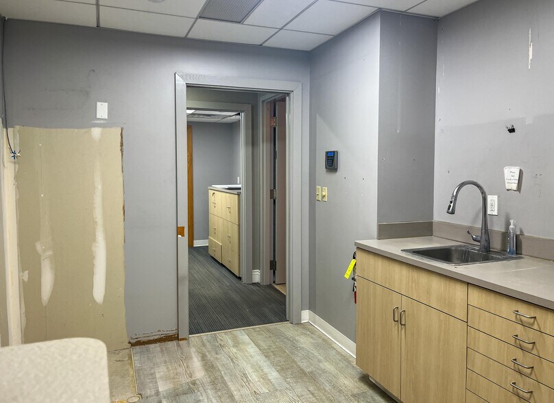 More Photos Of 101 1st Ave SW, Rochester Hotel For Lease