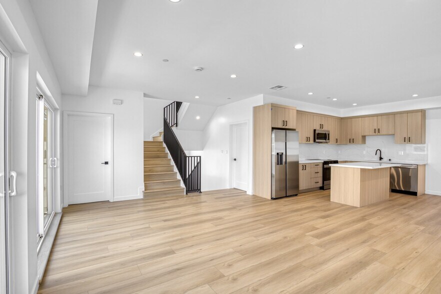 More Photos Of 10828 Hesby St, North Hollywood Apartments For Sale