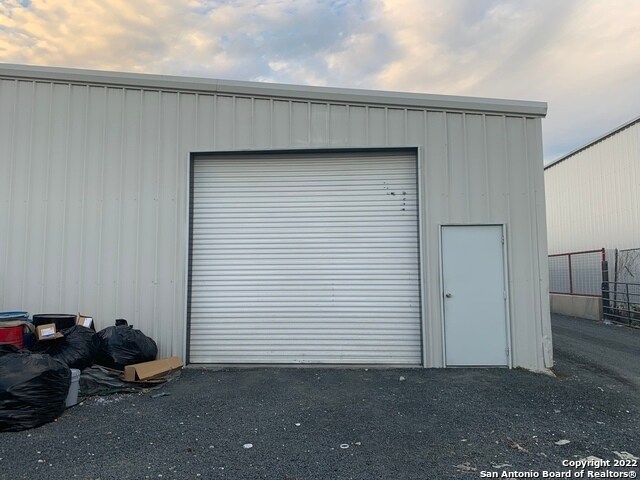 More Photos Of 2209 E Main St, Uvalde Storefront For Sale