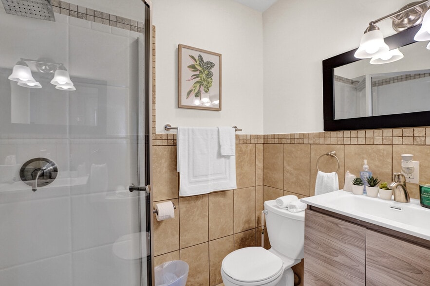 More Photos Of 3020-3024 Seville St, Fort Lauderdale Hotel For Sale