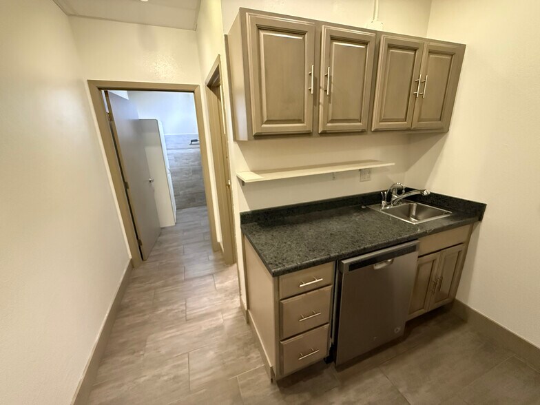 More Photos Of 5768 Paradise Dr, Corte Madera Flex For Lease