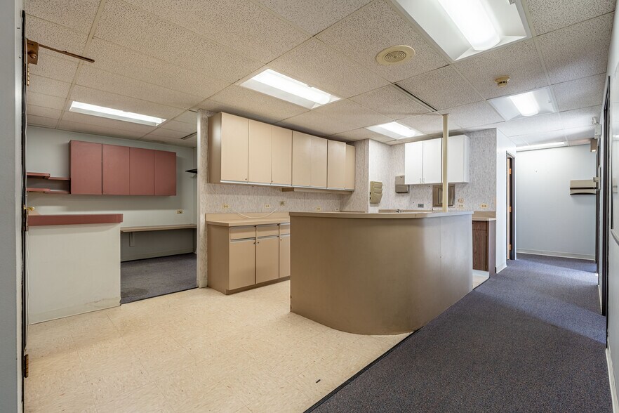 More Photos Of 9301 Golf Rd, Des Plaines Medical For Lease