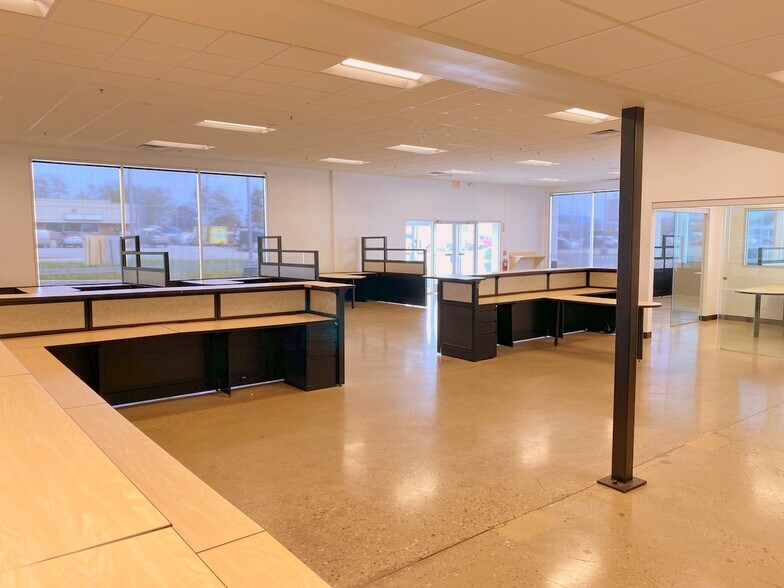 500 S Green Bay Rd, Waukegan, IL 60085 Auto Dealership For Sale