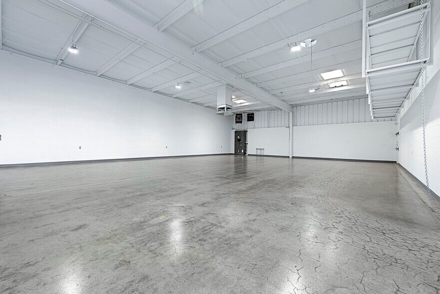 More Photos Of 245 M St, Fresno Warehouse For Lease