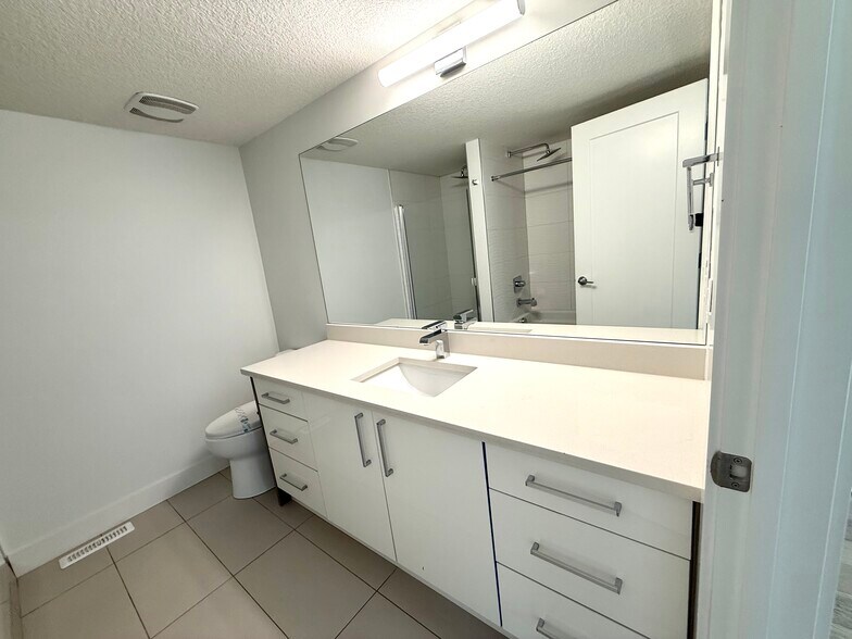 More Photos Of 613 3rd Ave NE, Calgary Apartments For Sale