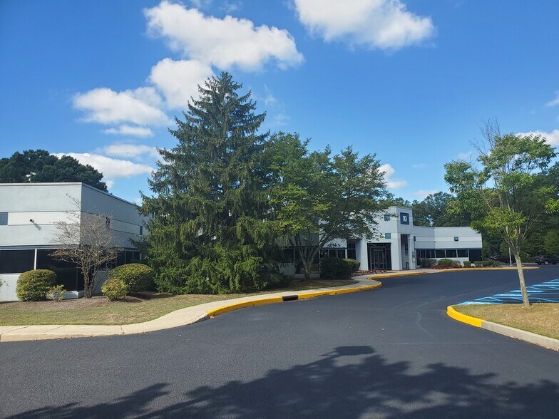 More Photos Of 10 Industrial Way E, Eatontown Office For Lease