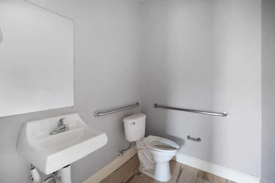 More Photos Of 134 Eldridge Rd, Sugar Land Office Residential For Lease