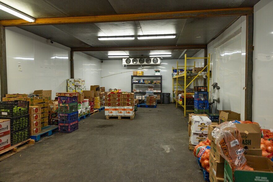 More Photos Of 811 E Jackson St, Phoenix Distribution For Sale