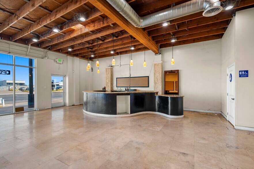 More Photos Of 7865 Balboa Ave, San Diego Freestanding For Lease