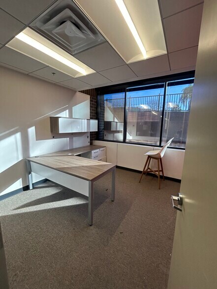More Photos Of 4221 Wilshire Blvd, Los Angeles Loft Creative Space For Lease