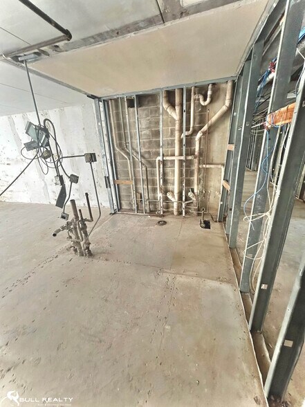 More Photos Of 1801 W Pinhook Rd, Lafayette Hotel For Sale