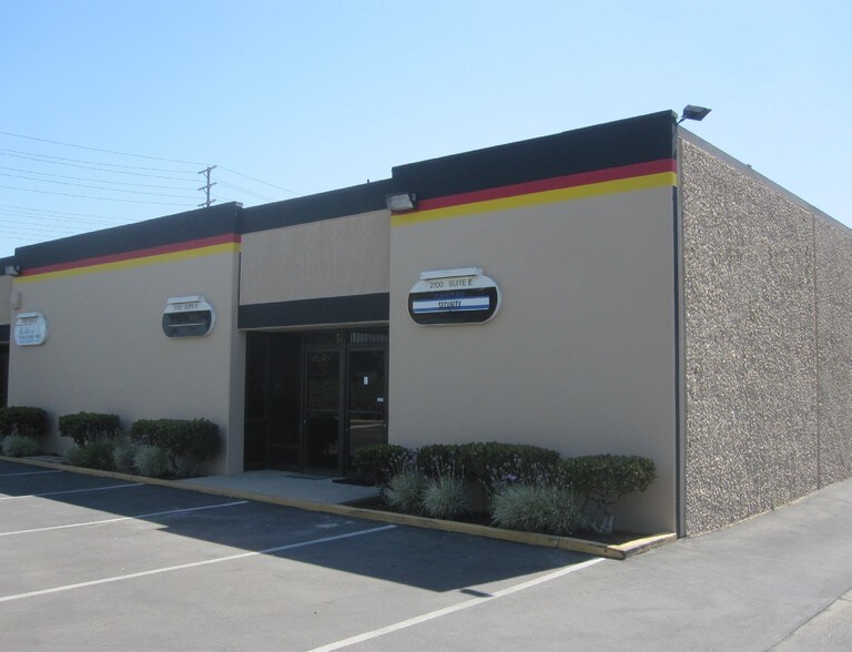 Primary Photo Of 2100 E McFadden Ave, Santa Ana Warehouse For Lease