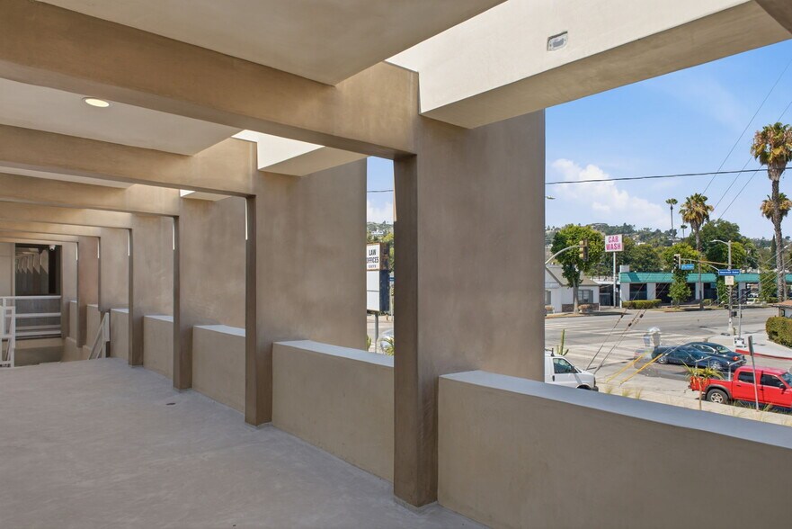 More Photos Of 13273 Ventura Blvd, Studio City Storefront Retail Office For Lease